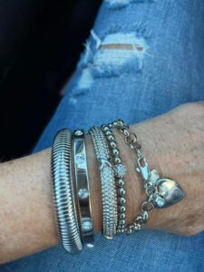 Read more about the article The Silver Renaissance: Why Everyone Is Talking About Silver Again (And How to Wear It Without Looking Dated)