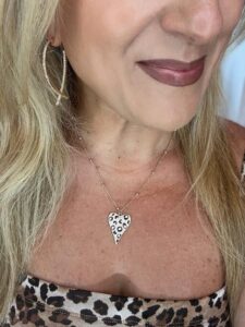 Read more about the article 5 Steps to Use Jewelry to Feel Beautiful Again: A Guide for Women Over 40