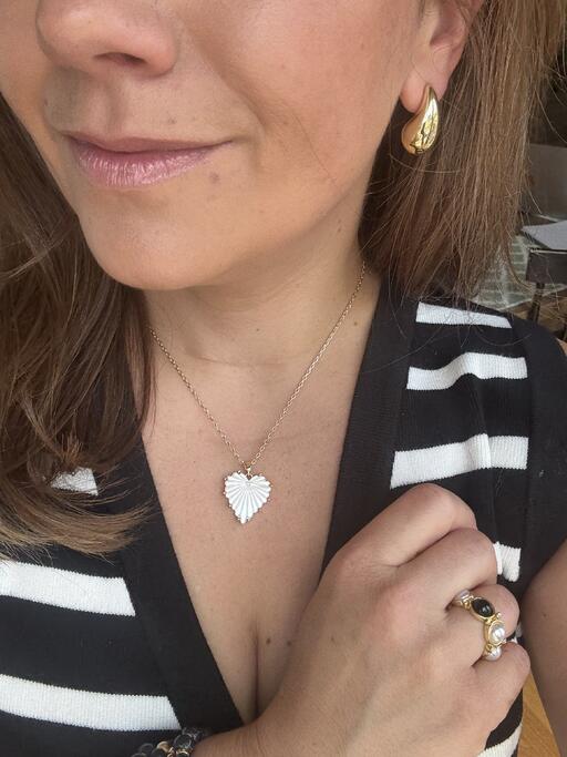 You are currently viewing The “Hero” Piece: How to Choose Jewelry that Instantly Elevates Your Capsule Wardrobe