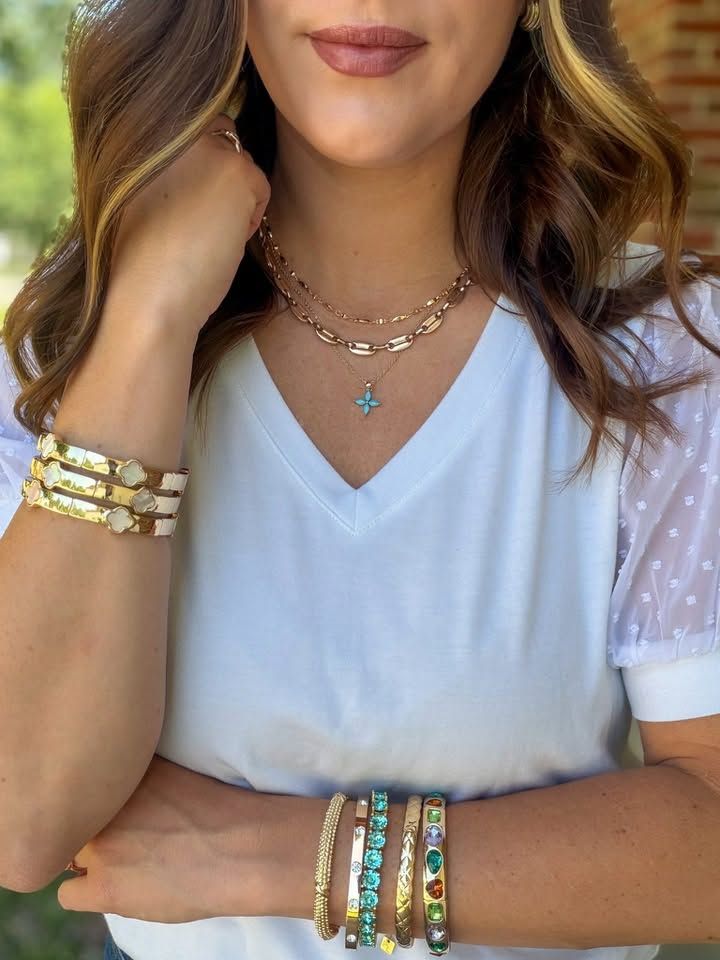 Read more about the article From Desk to Dinner: 5 Jewelry Swaps That Transform Your Look Instantly