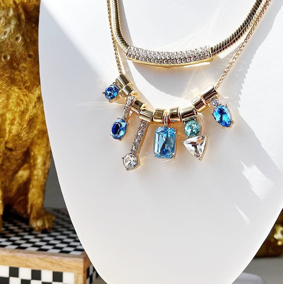 Read more about the article How to Layer Necklaces Without Looking Messy (A Visual Guide for Women Over 40)